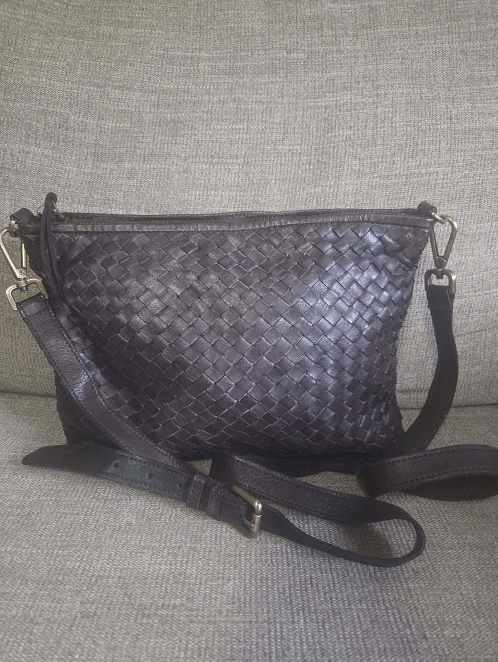 Platania Woven Soft GenuineLeather  Crossbody Bag in Dark Brown. Made In Italy.